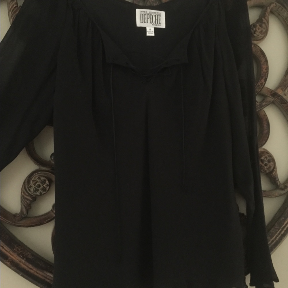 Shear sleeve black blouse
